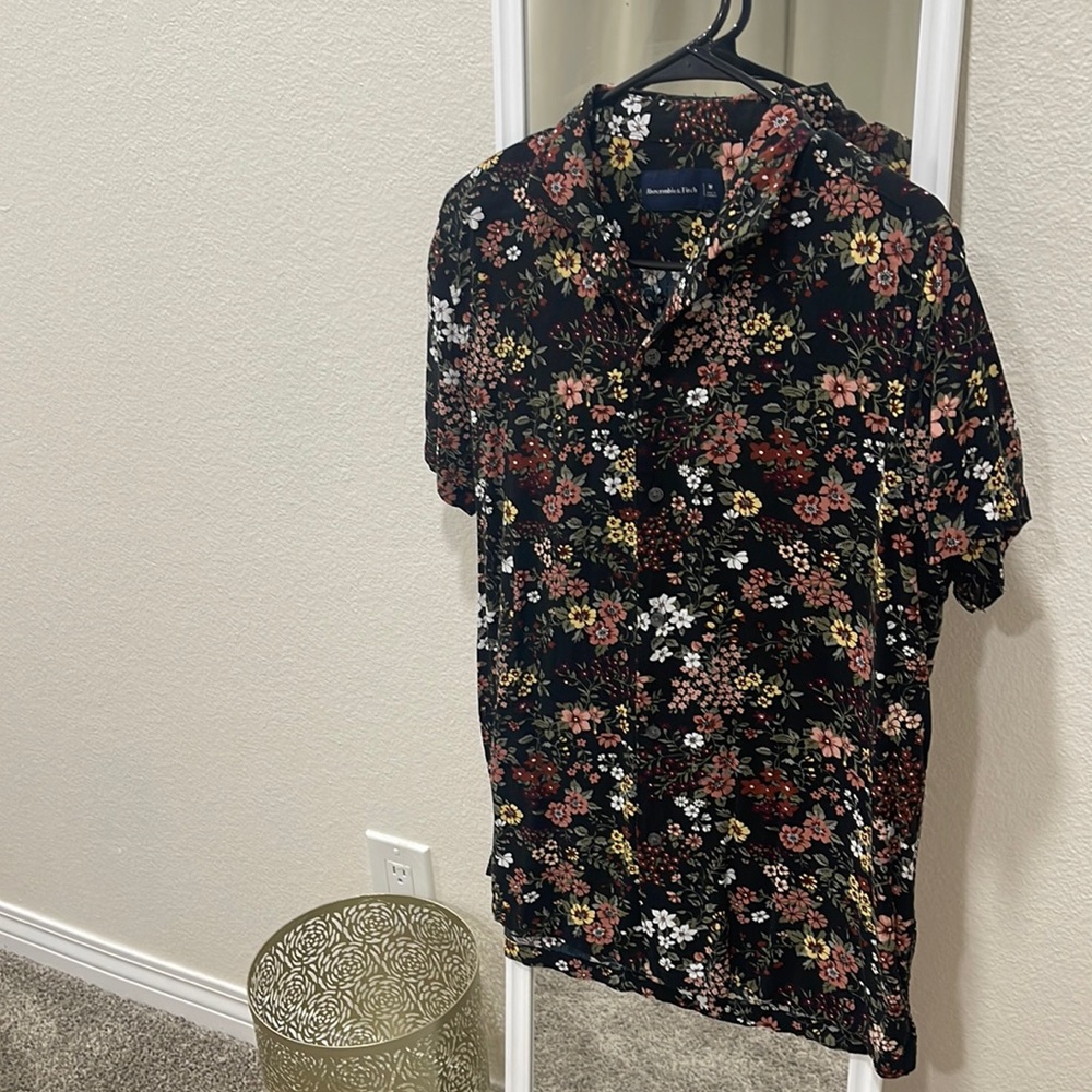 Abercrombie & Fitch M shirt